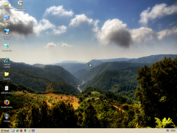The desktop of Superior Windows XP x64 Edition
